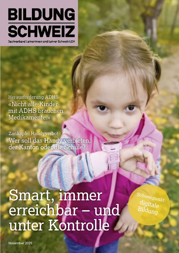 Cover von BILDUNG SCHWEIZ: Ein Mädchen spricht in seine Smartwatch