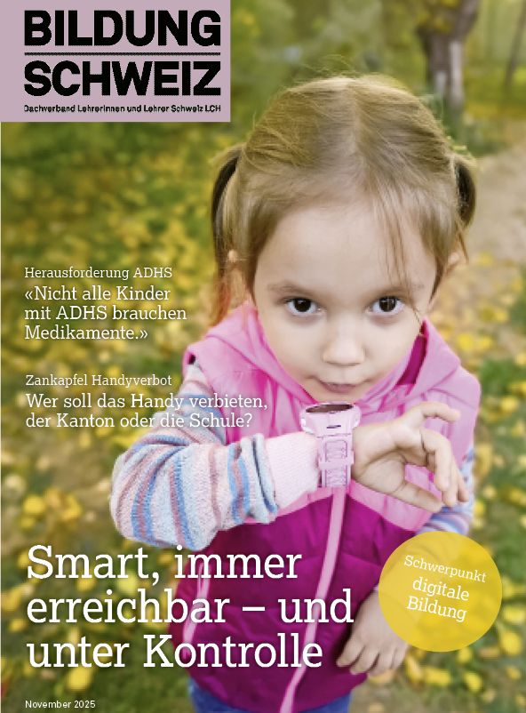 Cover von BILDUNG SCHWEIZ: Ein Mädchen spricht in seine Smartwatch