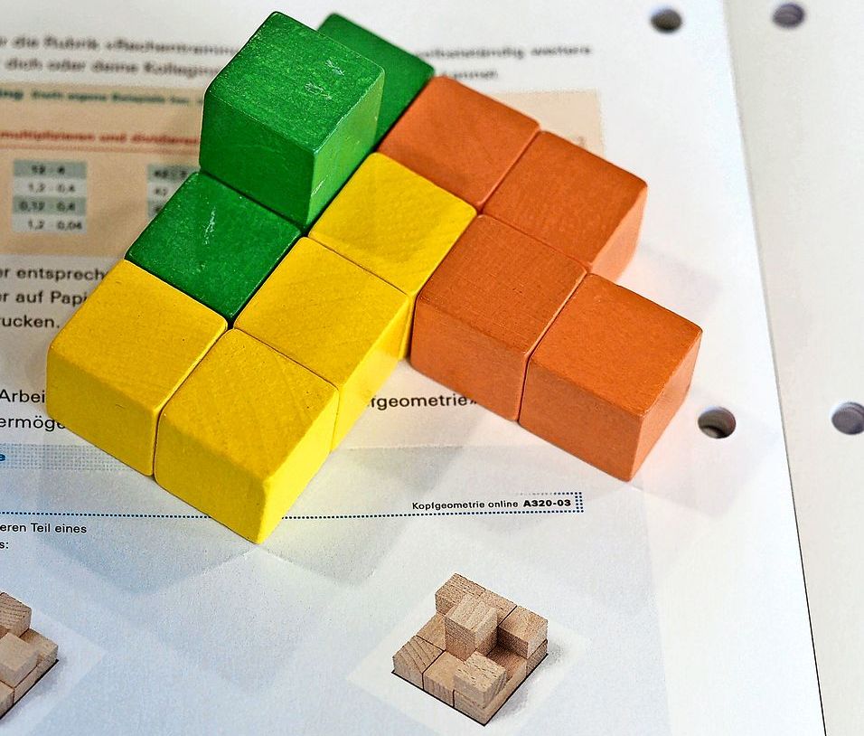 farbige Bauklötze als Anschauungsmaterial in der Mathematik.