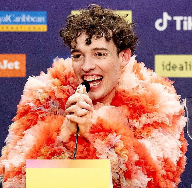 Nemo hält eine Pressekonferenz anlässlich des Siegs am Eurovision Song Contest 2024.