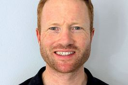 Mann mit rötlichem Haar