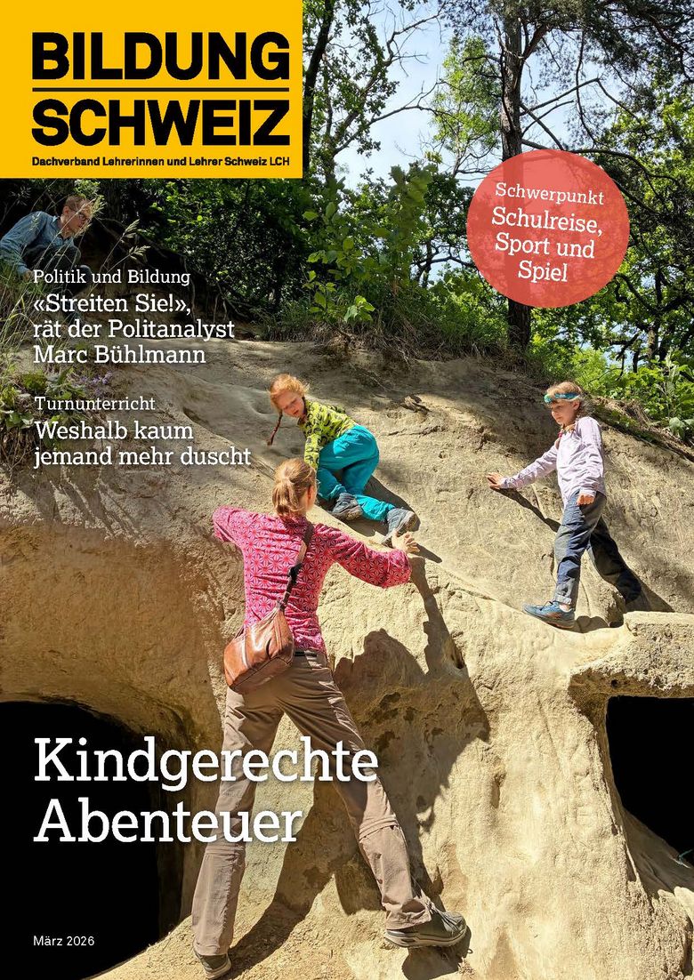 Titelbild: Eine Frau beaufsichtigt Kinder, die auf einem Felsen herumklettern.
