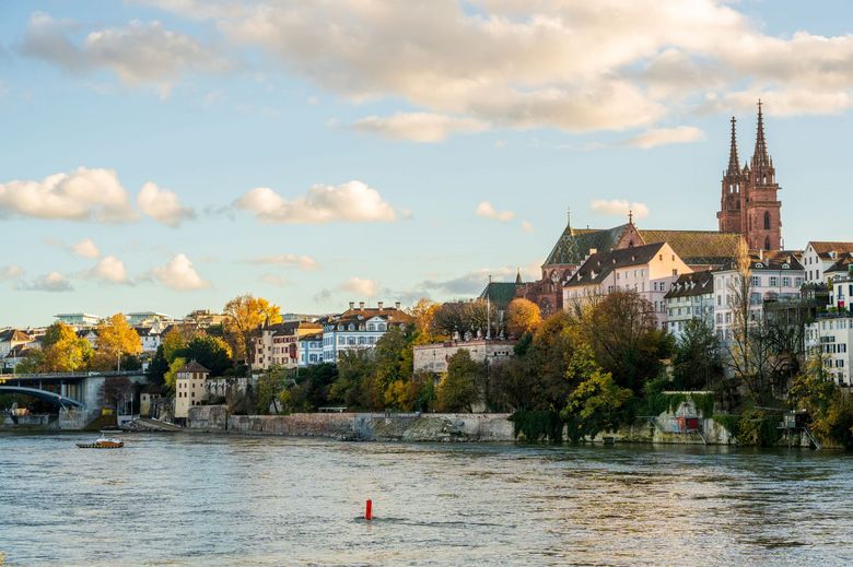 Blick über den Rhein auf das Basler Münster