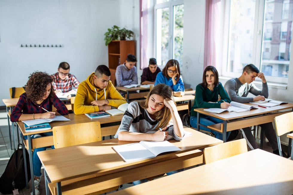 Jugendliche im Schulzimmer