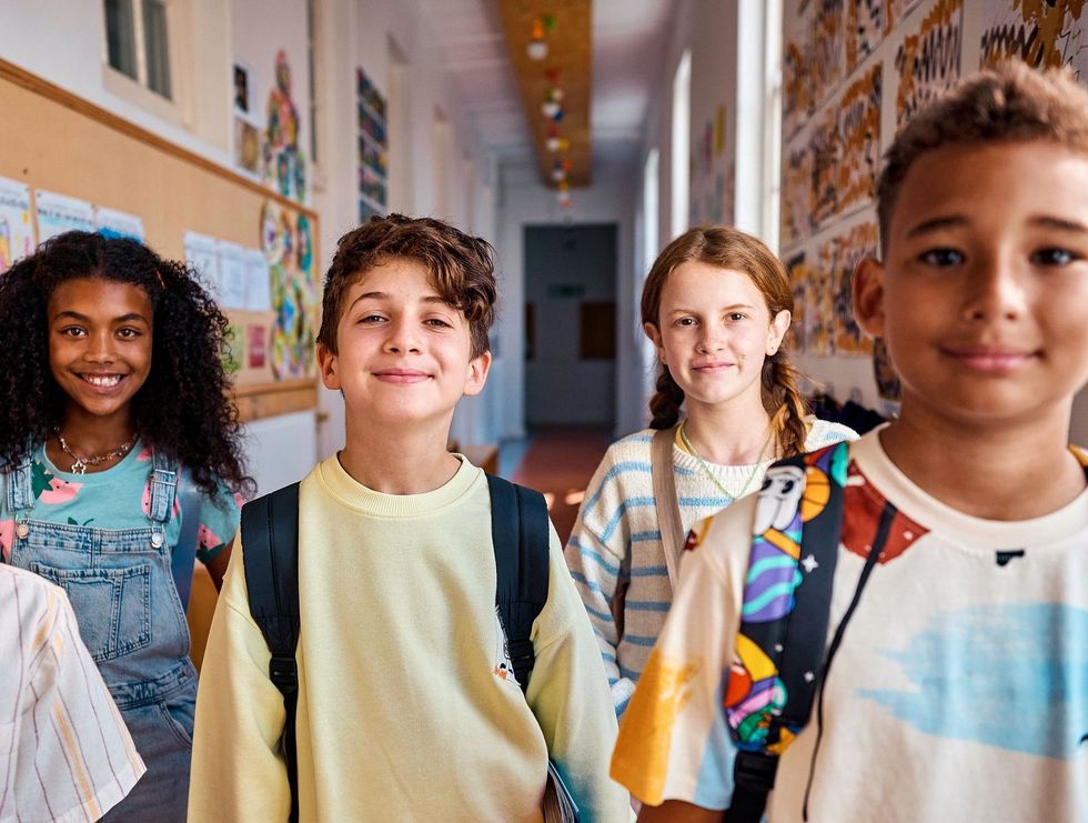Kinder, die unterschiedlich aussehen.