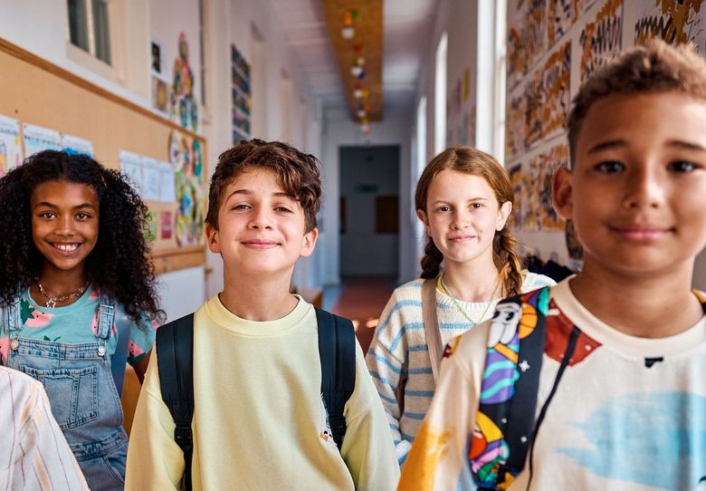 Kinder, die unterschiedlich aussehen.
