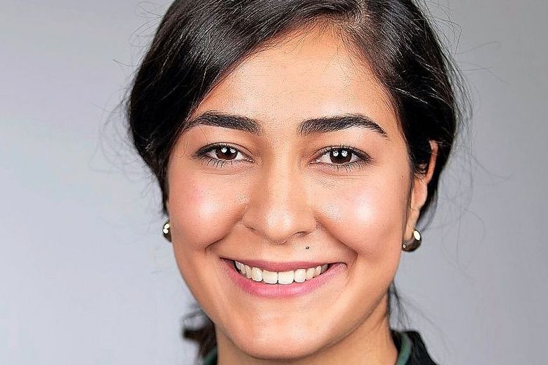 Porträt einer Frau mit schwarzen Haaren