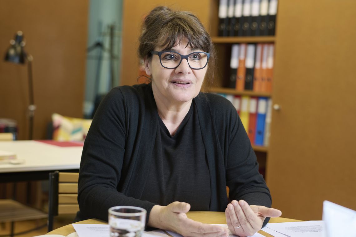 Französischprofessorin Ursula Bähler spricht in ihrem Büro über den Sprachenunterricht an der Volksschule.