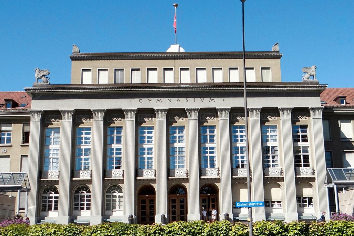 Ein grosses Gebäude in Bern.