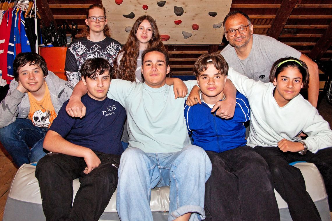 Gruppenfoto der Schüler und der Schülerin, die den Regionalen Podcast Klasse produzieren.