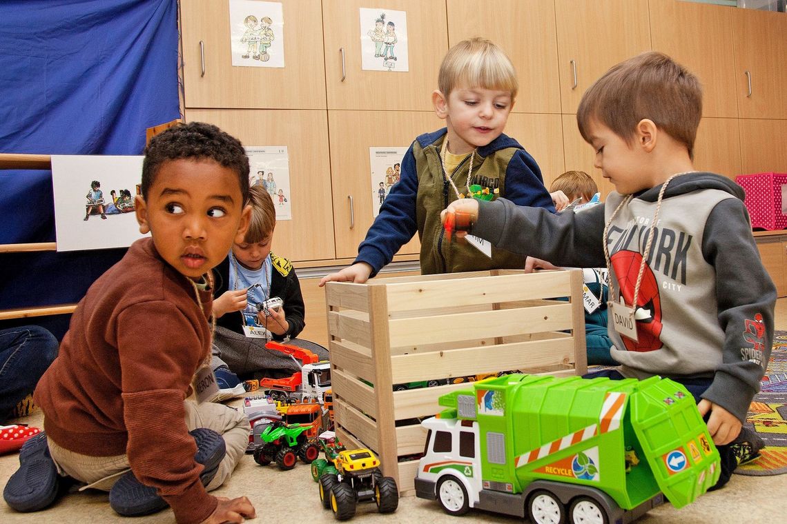 spielende Kinder