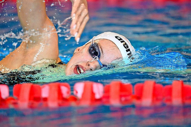 Schwimmerin im Bassin.